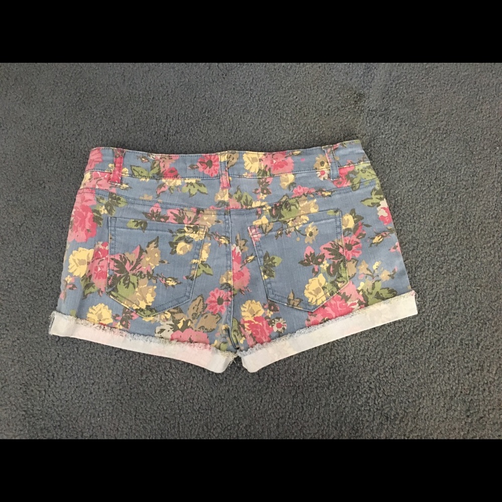 NWOT Floral denim shorts - Picture 3 of 3